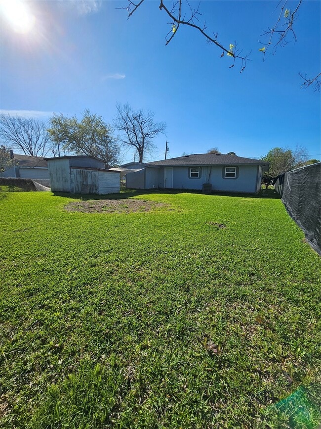 Building Photo - 120 Antionette Ln