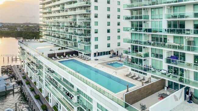 Building Photo - 400 Sunny Isles Blvd
