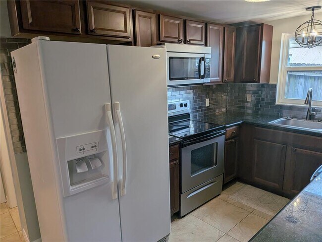 Building Photo - 5637 Chipper Dr