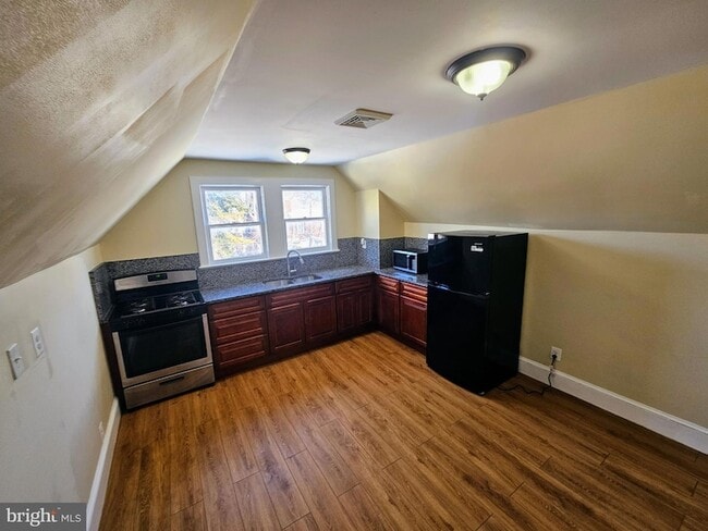 Building Photo - 912 Riverside Ave.