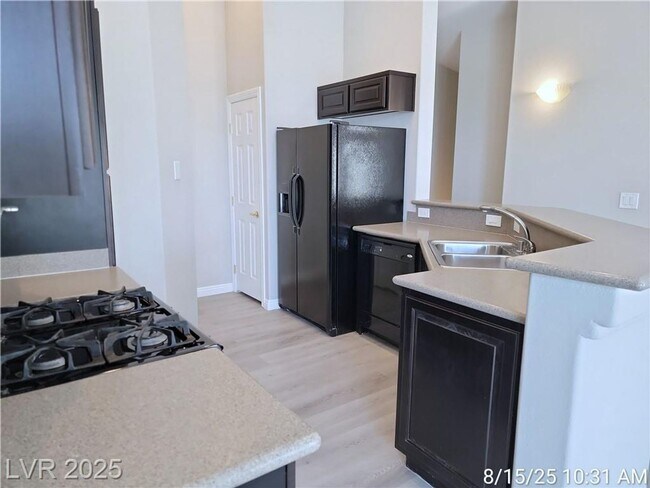 Building Photo - FANTASTIC TOWNHOME - POPULAR FLOORPLAN!! M...