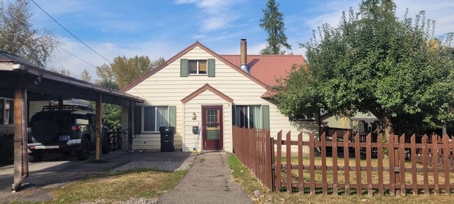 Building Photo - Whitefish River unfurnished 2 bedroom home!