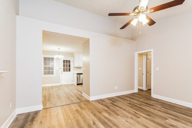 Building Photo - 814 Delray Ln