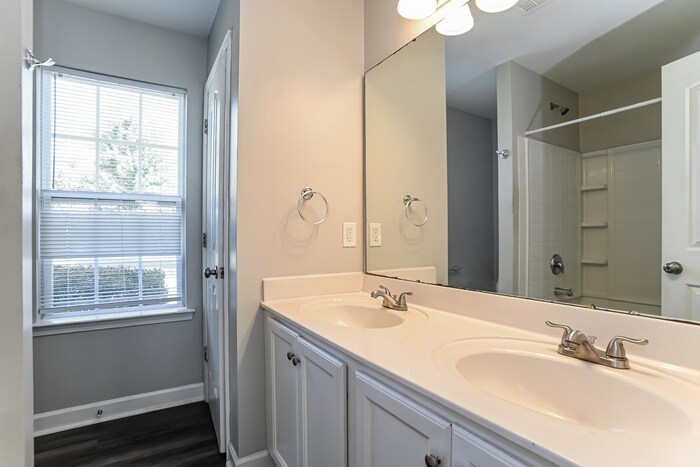 Building Photo - 5021 Magnasco Ln