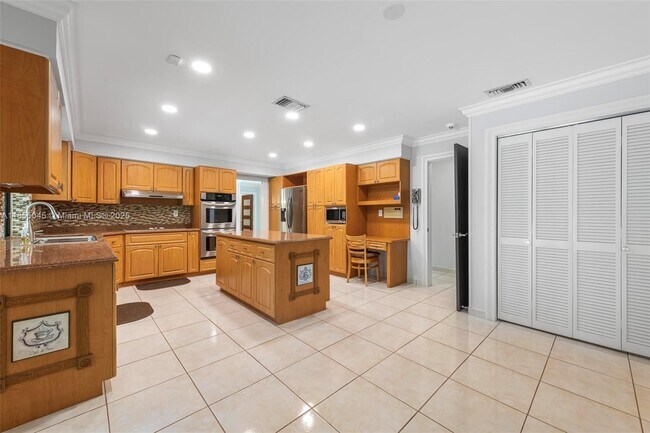 Building Photo - 9255 SW 108th St