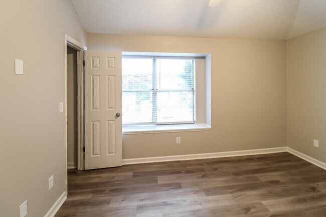 Building Photo - 1970 Corners Cir