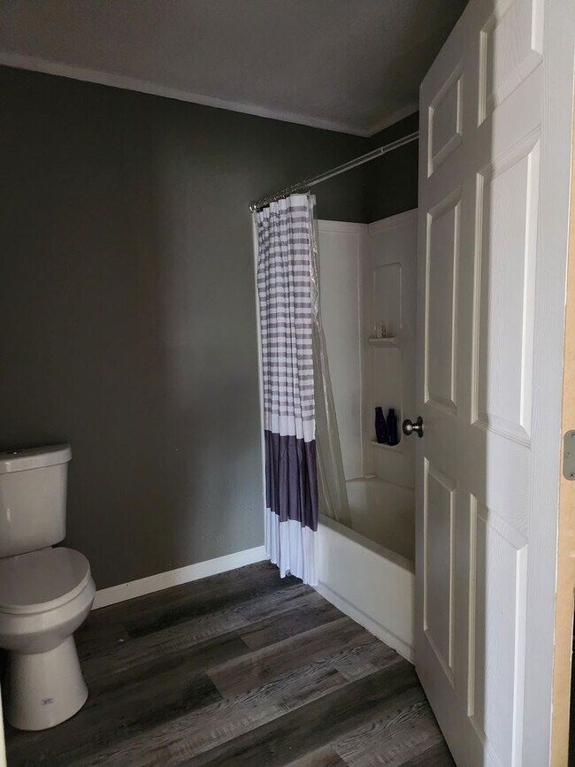 Building Photo - 4-Bedroom/1 Bath Home for Rent – $1,200/month – Columbus, KS