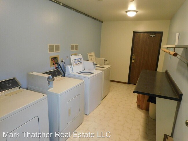 Building Photo - 215 Weed St