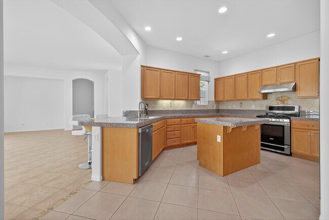 Building Photo - 60543 Desert Shadows Dr