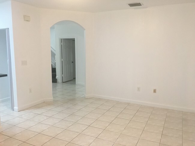 Building Photo - 1398 NE 33rd Ave