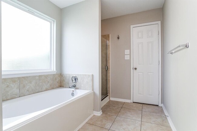 Building Photo - 9885 Hyacinth Way
