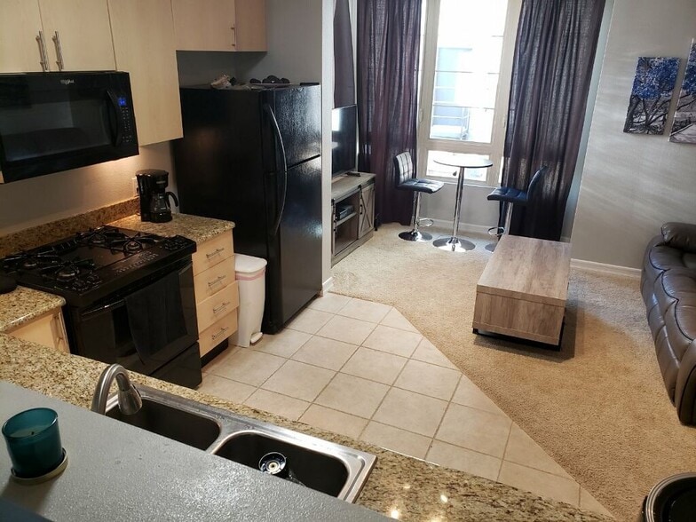 Building Photo - 1480 Broadway