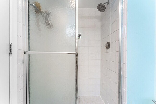 Building Photo - 3215 S Ocean Blvd