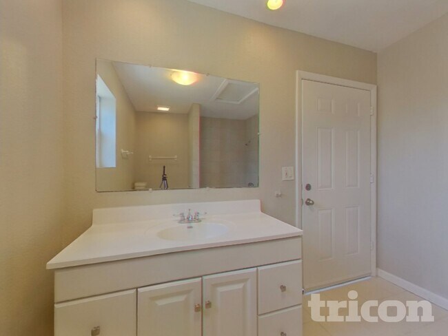 Building Photo - 15375 Hopedale Ln