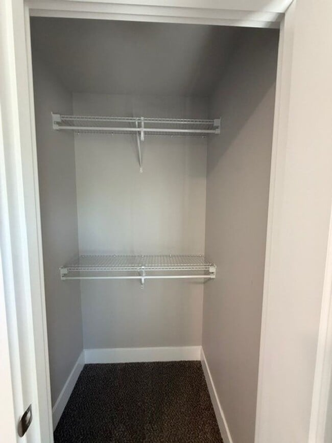 Building Photo - 3 Bedroom 2.5 Bath Townhouse!