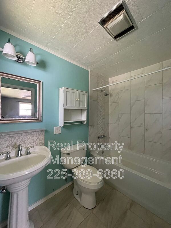 Building Photo - 18322 Eldon St