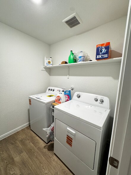 Building Photo - 256 Las Lomas Dr