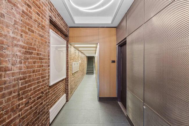 Building Photo - 125 E 83rd St