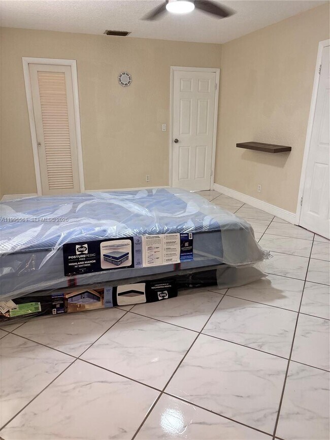 Building Photo - 839 S Highland Dr