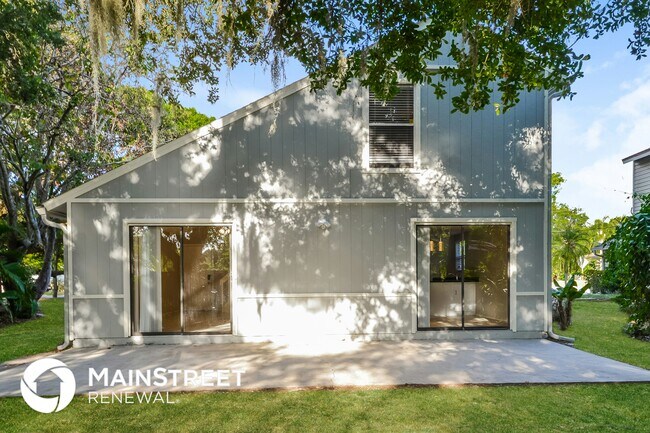 Building Photo - 4946 Camphor Ave