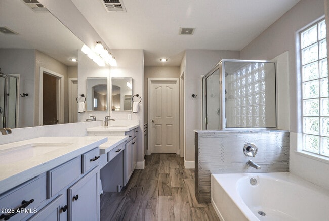 Building Photo - 1950 W Park Pl