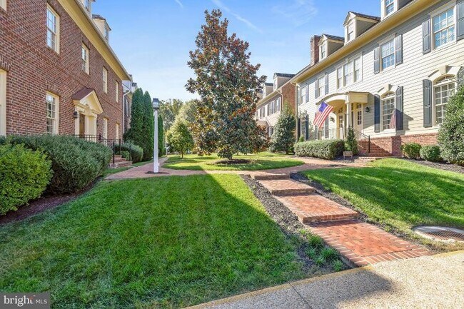 Building Photo - 9880 Palace Green Way