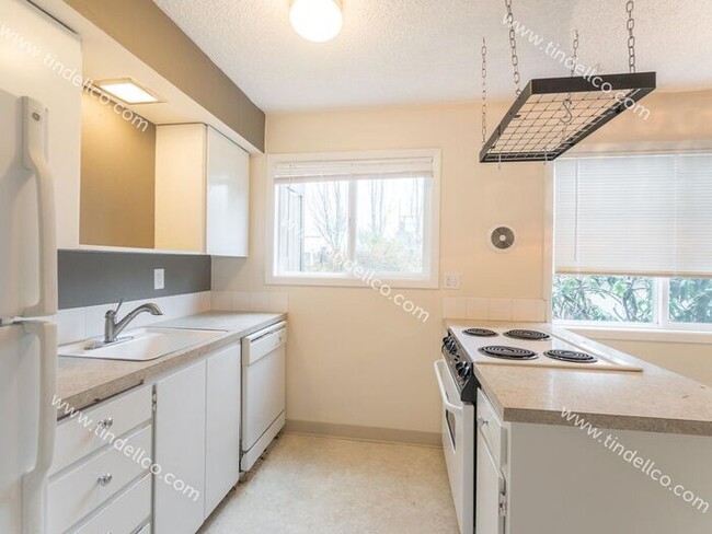 Building Photo - Charming Townhouse Style Home in Multnomah...