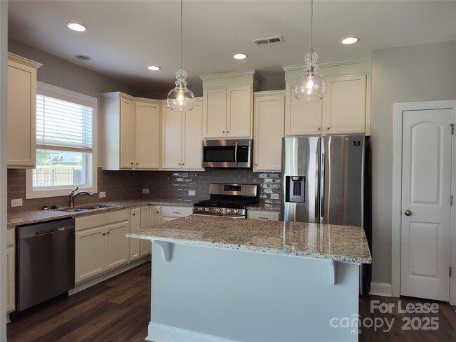 Building Photo - 170 Pine Eagle Dr