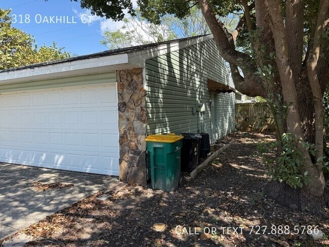 Building Photo - 318 Oakhill Ct