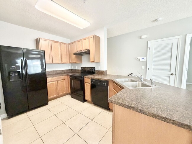 Building Photo - 3520 Seneca Club Loop