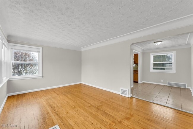 Building Photo - 498 E 250th St