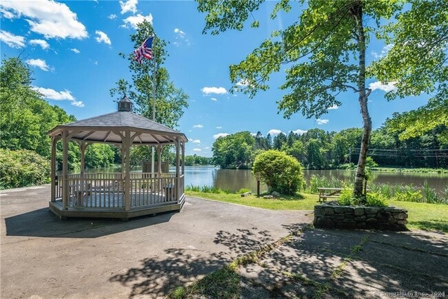 Building Photo - 7 Woods Way