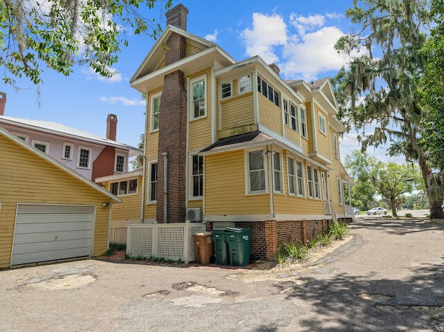 Building Photo - 613 E Fort King St