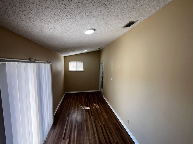 Building Photo - 3Bed/2bath in the heart of Orange Park