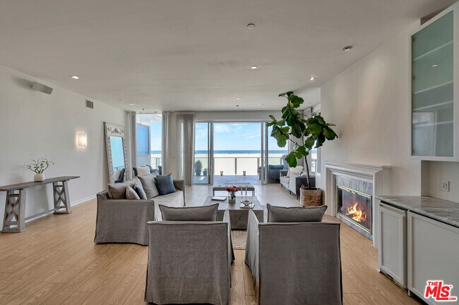 Building Photo - 1351 Palisades Beach Rd