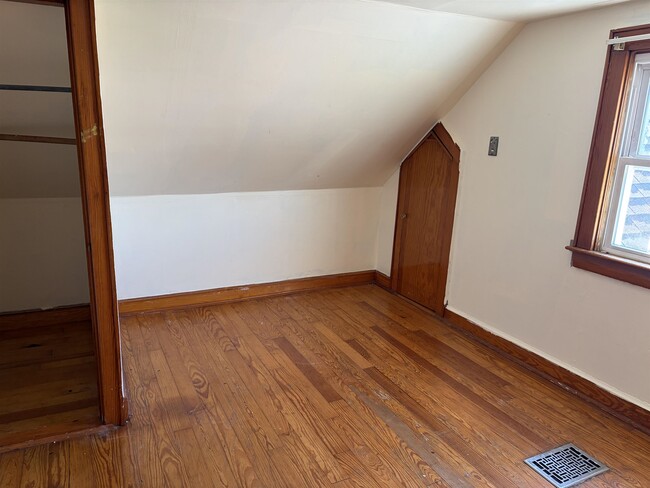 Building Photo - 1420 Woodbury Ave
