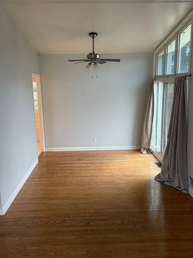 Building Photo - 2850 Hikes Ln