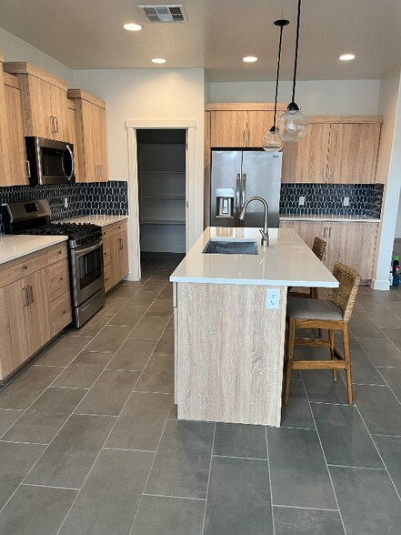 Building Photo - 2980 E Lavatera Dr