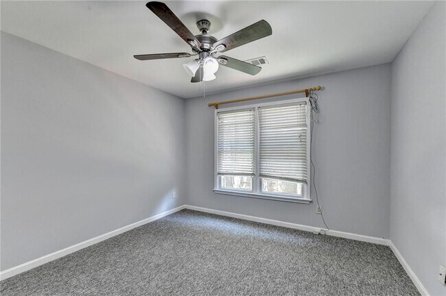 Building Photo - 2835 Crestmont Ct