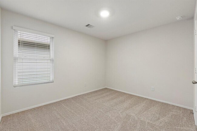 Building Photo - 280 Granary Dr