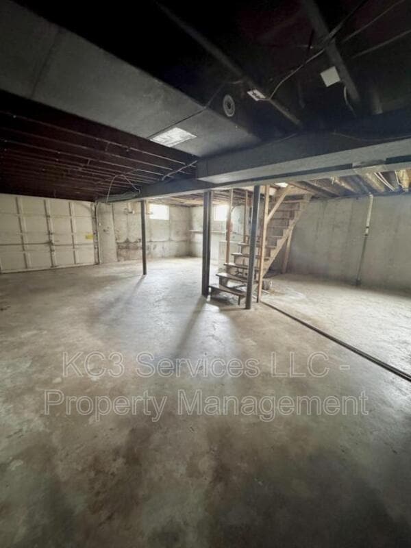 Building Photo - 1702 SW McArthur St