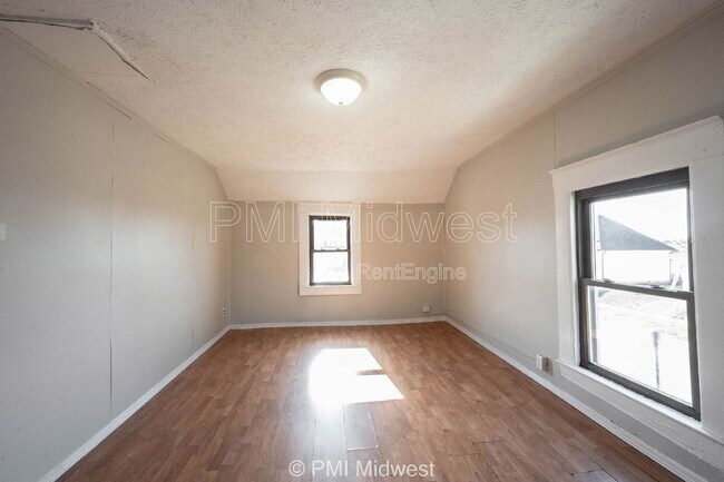 Building Photo - 918 S Bell St