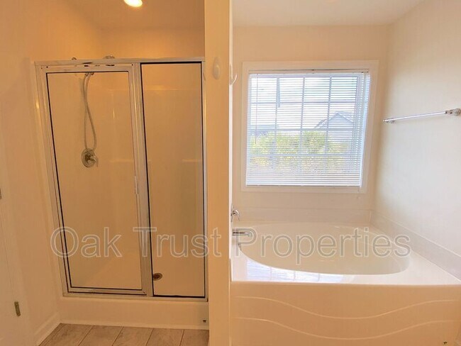 Building Photo - 8145 Ronda Dr