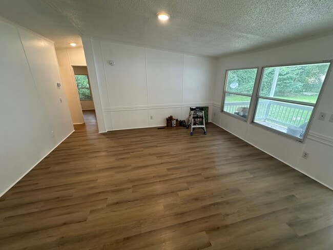 Building Photo - Doublewide in Princeville - Private locati...