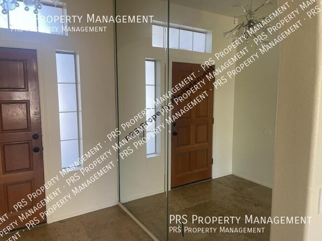 Building Photo - 884 E Cindy St