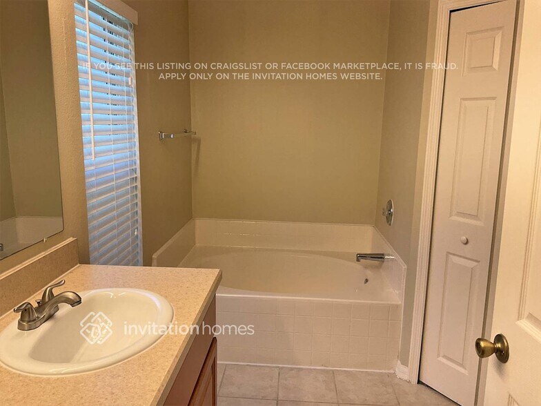 Building Photo - 2337 Deercroft Dr