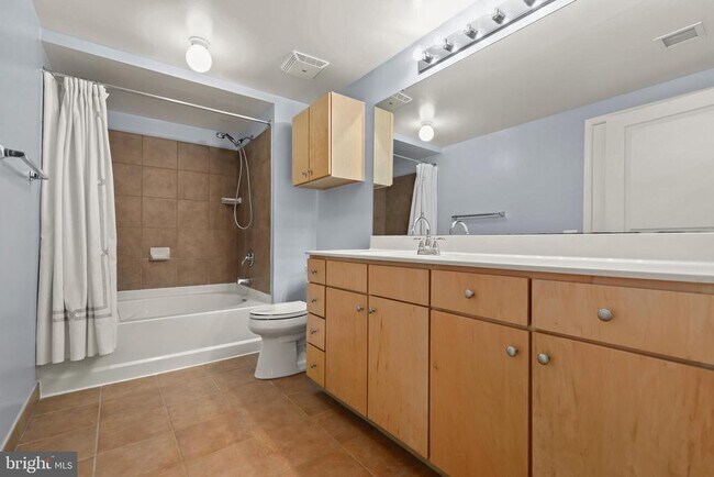 Building Photo - 631 D St NW