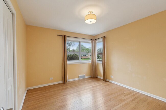Building Photo - 9225 Karlov Ave