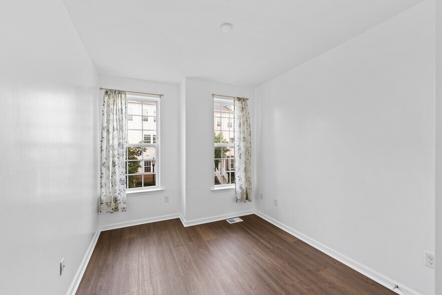Building Photo - 147 Wesmont Dr