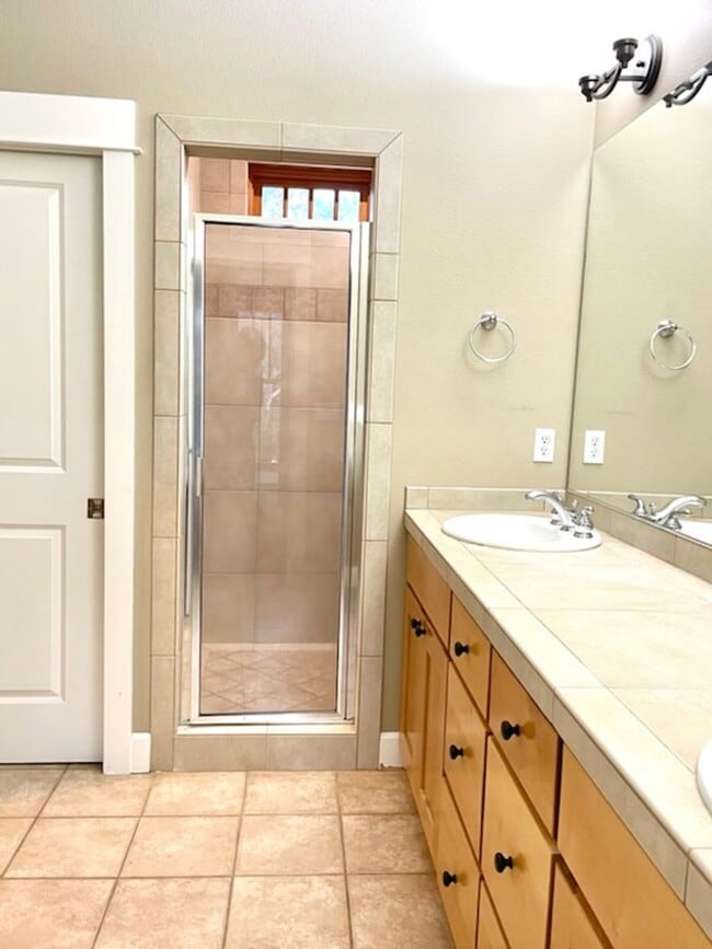 Building Photo - 535 NW Florida Ave